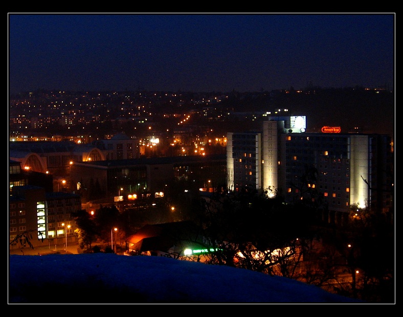 noční Brno z vyhlídky nad Kamenkou