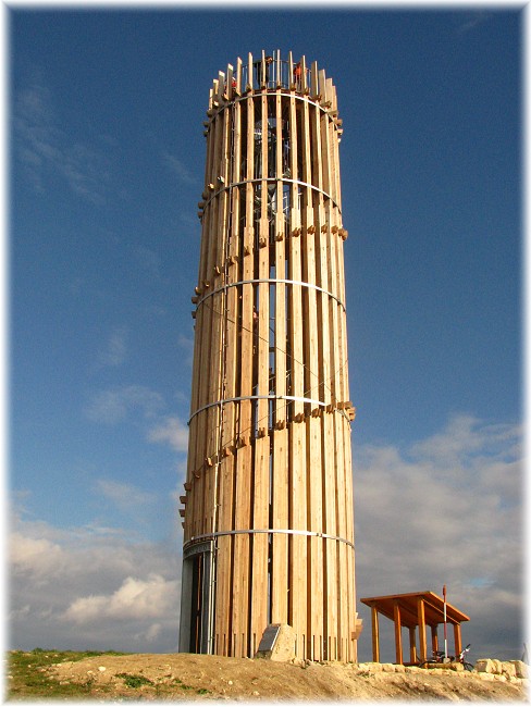 Výhon, Akátová věž