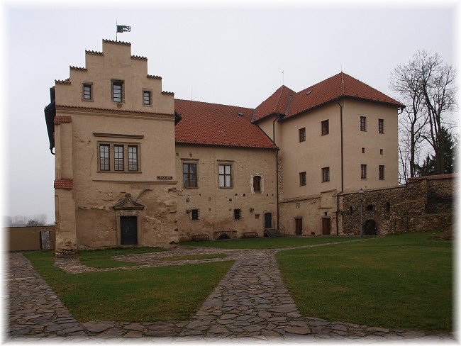 Poln�, b�val� hrad