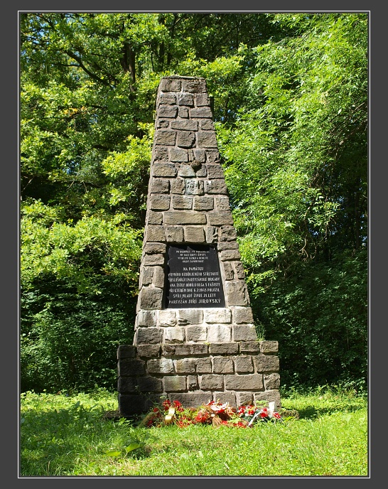 Ždánický les, U Zlatého jelena - partyzánský památník