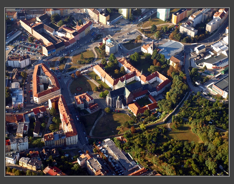 vyhl�dkov� let nad Brnem