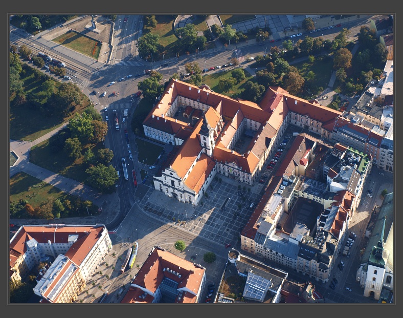 vyhl�dkov� let nad Brnem
