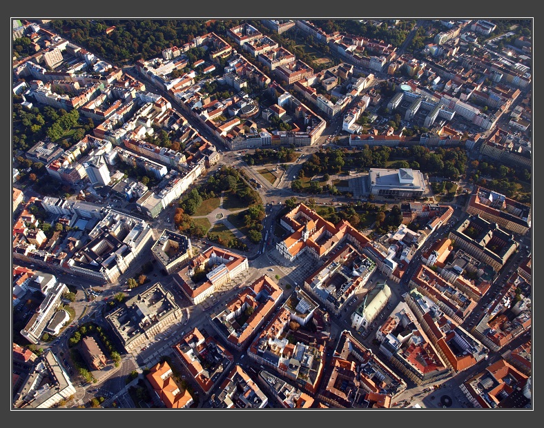 vyhl�dkov� let nad Brnem