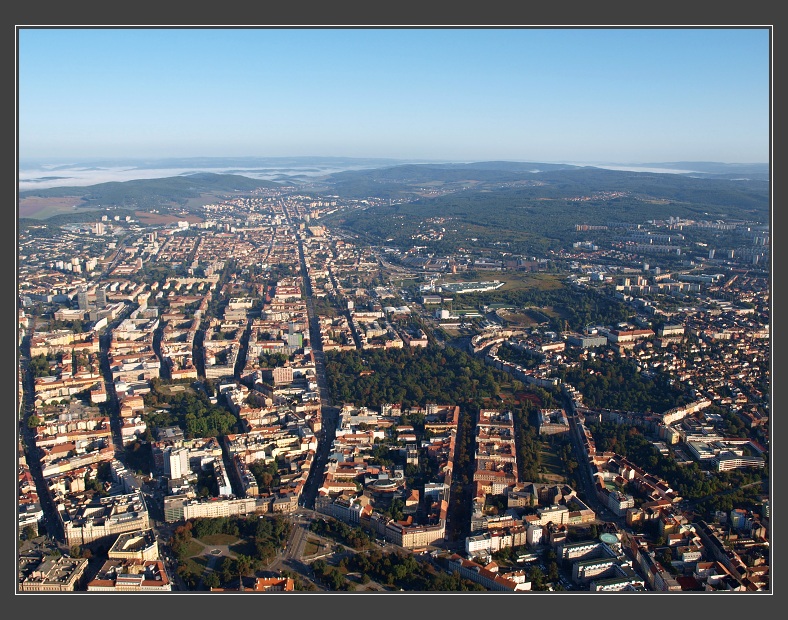 vyhl�dkov� let nad Brnem