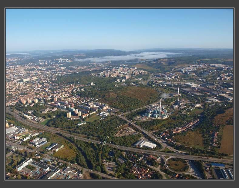 vyhl�dkov� let nad Brnem