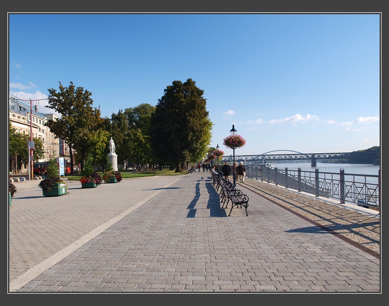 Bratislava, po nábřeží Dunaje