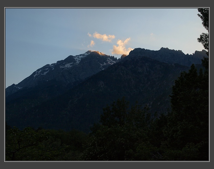 Mt. Oro z kempu v Tattone