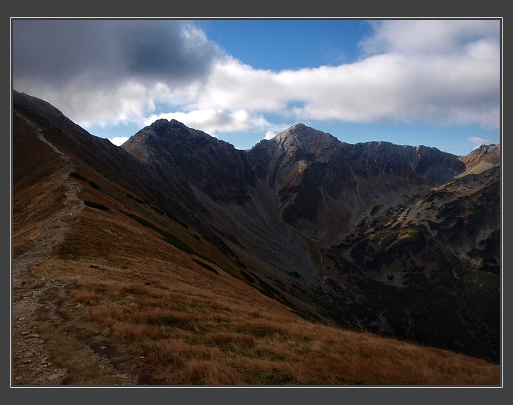 na vrcholku Rákoň - cesta pokračuje na Volovec, Ostrý Roháč a Plačlivé