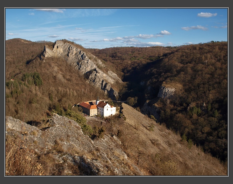 vyhlídka ze skály Mramor na Svatý Jan pod Skalou