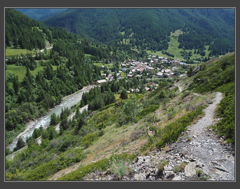 nad vesnicí Ville-Vieille