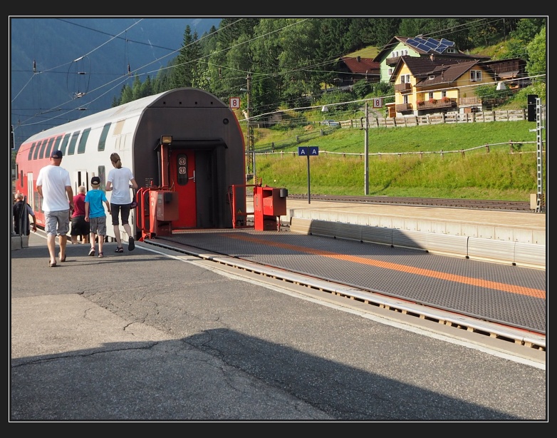 přeprava aut po železnici Tauernským tunelem